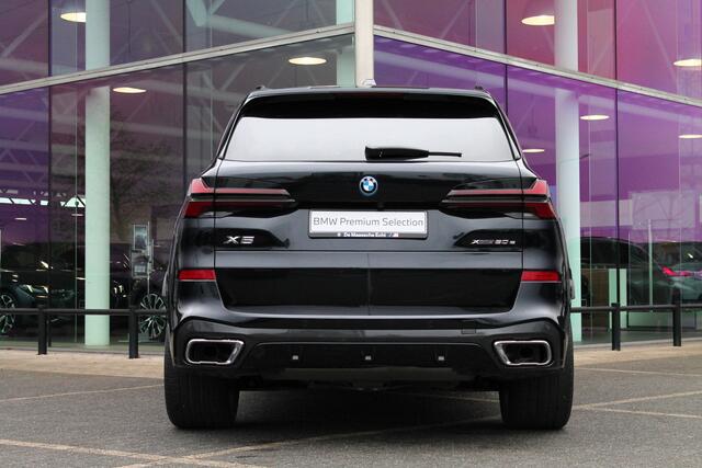 BMW X5 xDrive50e High Executive M Sport Automaat / Panoramadak / Trekhaak / Sportstoelen / Soft-Close / Adaptieve LED / Parking Assistant Professional / Gesture Control