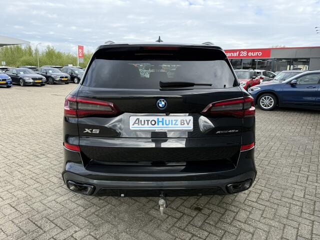 BMW X5 xDrive45e High Executive M Sport Trekhaak Panoramadak Laser Licht Carplay 22 Inch Comfortzetels ACC 4 Wiel besturing Harman-Kardon Sound Innovatie-pakket Keyless Entry