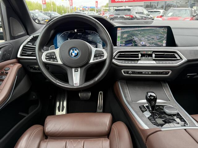 BMW X5 xDrive45e High Executive M Sport Trekhaak Panoramadak Laser Licht Carplay 22 Inch Comfortzetels ACC 4 Wiel besturing Harman-Kardon Sound Innovatie-pakket Keyless Entry