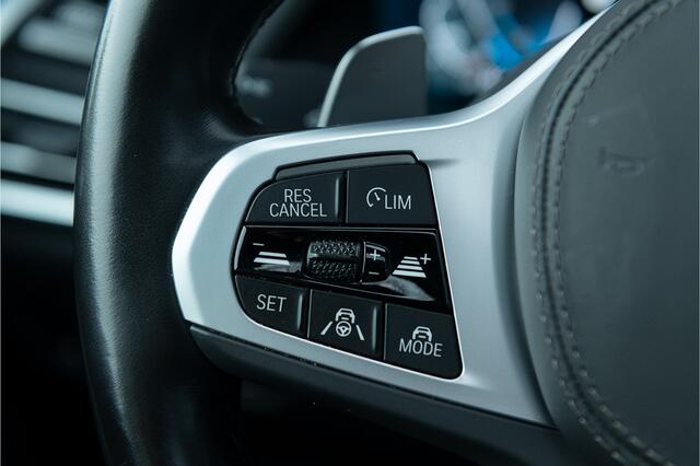 BMW X5 xDrive45e M-Sport ACC Pano Laser Shadow Head Up Ambient Stoelvent. Trekhaak