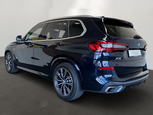BMW X5 xDrive45e M-SPORT ** LASER, NAVI+, BRUIN LEDER, PANORAMA, ACC, HuD, 20-inch LMV, 4 wiel besturing ** UNFALLFREI ** ** INFORMEER OOK NAAR ONZE AANTREKKELIJKE FINANCIAL-LEASE TARIEVEN **