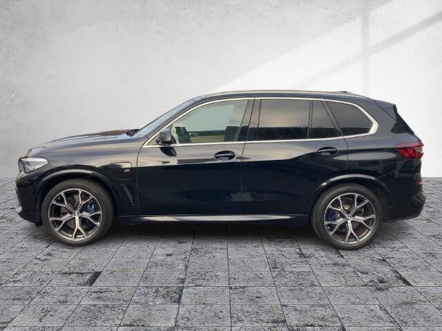 BMW X5 xDrive45e M-SPORT ** LED, NAVI+, BEIGE LEDER, PANORAMA, KEYLESS, HuD, 21-inch LMV, ** 1e EIG - UNFALLFREI ** ** INFORMEER OOK NAAR ONZE AANTREKKELIJKE FINANCIAL-LEASE TARIEVEN **