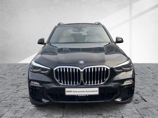 BMW X5 xDrive45e M-SPORT ** LED, NAVI+, BEIGE LEDER, PANORAMA, KEYLESS, HuD, 21-inch LMV, ** 1e EIG - UNFALLFREI ** ** INFORMEER OOK NAAR ONZE AANTREKKELIJKE FINANCIAL-LEASE TARIEVEN **