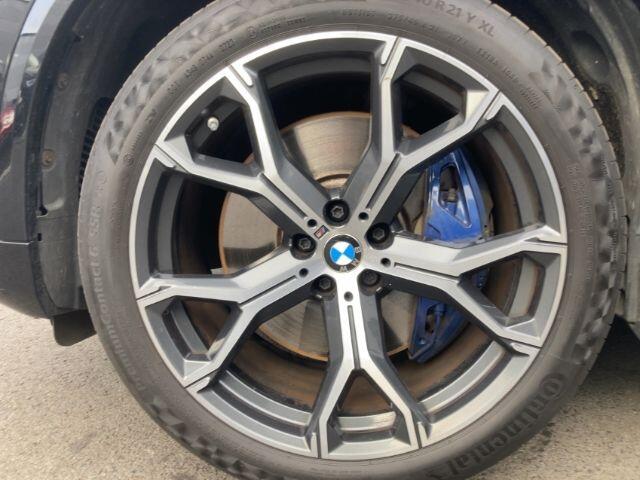 BMW X5 xDrive45e M-SPORT ** LED, NAVI+, BEIGE LEDER, PANORAMA, KEYLESS, HuD, 21-inch LMV, ** 1e EIG - UNFALLFREI ** ** INFORMEER OOK NAAR ONZE AANTREKKELIJKE FINANCIAL-LEASE TARIEVEN **
