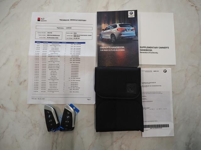 BMW X5 xDrive45e High Executive | Panoramadak | Luchtvering | Adaptive Cruise | Keyless | Camera