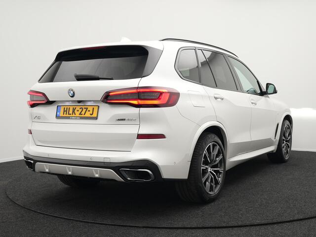 BMW X5 xDrive45e M Sport Plug In Hybrid 394pk Dealer O.H. PHEV | Panodak | Luchtvering | Lederen Sporstoelen Memory & Massage | Stoelventilatie | Harman Kardon | Head Up | Navigatie | Apple Carplay | Sfeerverlichting | Laser LED | DAB |