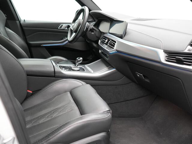 BMW X5 xDrive45e M Sport Plug In Hybrid 394pk Dealer O.H. PHEV | Panodak | Luchtvering | Lederen Sporstoelen Memory & Massage | Stoelventilatie | Harman Kardon | Head Up | Navigatie | Apple Carplay | Sfeerverlichting | Laser LED | DAB |