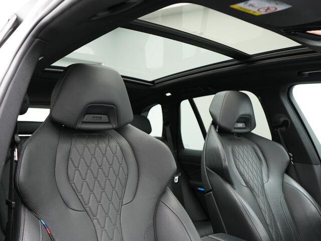 BMW X5 xDrive45e M Sport Plug In Hybrid 394pk Dealer O.H. PHEV | Panodak | Luchtvering | Lederen Sporstoelen Memory & Massage | Stoelventilatie | Harman Kardon | Head Up | Navigatie | Apple Carplay | Sfeerverlichting | Laser LED | DAB |
