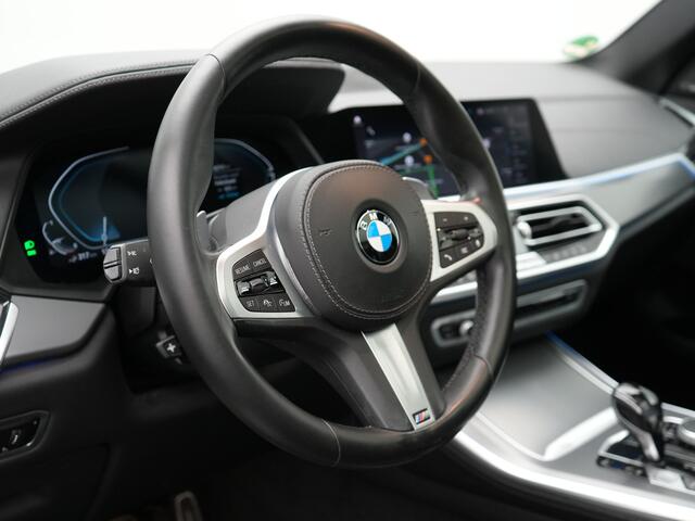 BMW X5 xDrive45e M Sport Plug In Hybrid 394pk Dealer O.H. PHEV | Panodak | Luchtvering | Lederen Sporstoelen Memory & Massage | Stoelventilatie | Harman Kardon | Head Up | Navigatie | Apple Carplay | Sfeerverlichting | Laser LED | DAB |
