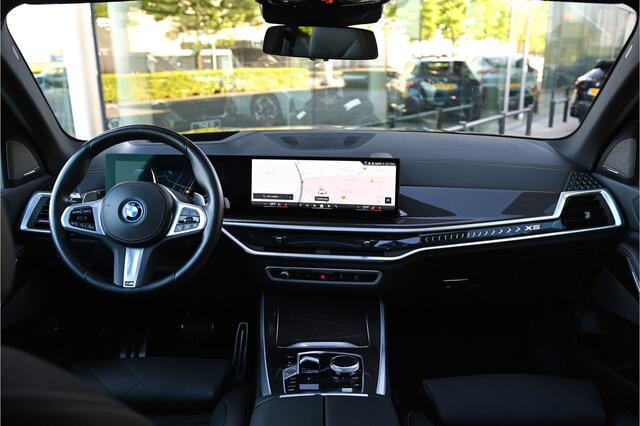 BMW X5 xDrive50e High Executive M Sport Automaat / Panoramadak / Trekhaak / Massagefunctie / Parking Assistant Professional / Adaptieve LED / Comfort Access / Gesture Control