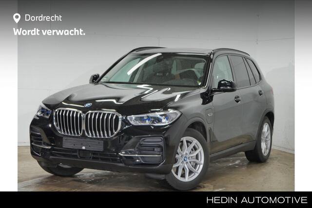 BMW X5 xDrive45e | Trekhaak | Panorama dak | Head-Up | Luchtvering | 2023 | Laserlight | Privacy Glass |