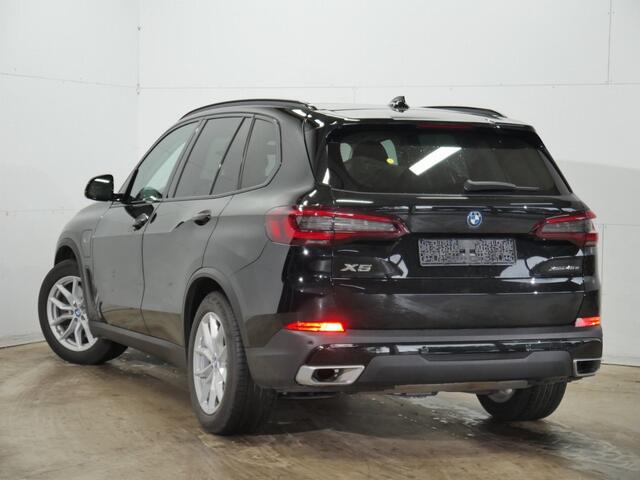 BMW X5 xDrive45e | Trekhaak | Panorama dak | Head-Up | Luchtvering | 2023 | Laserlight | Privacy Glass |