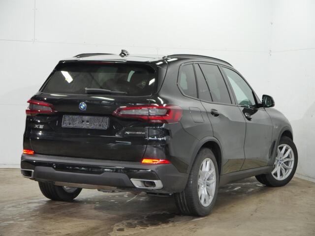 BMW X5 xDrive45e | Trekhaak | Panorama dak | Head-Up | Luchtvering | 2023 | Laserlight | Privacy Glass |