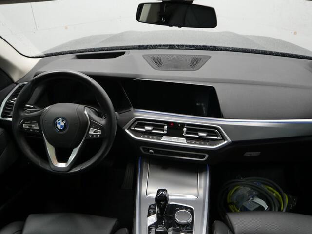 BMW X5 xDrive45e | Trekhaak | Panorama dak | Head-Up | Luchtvering | 2023 | Laserlight | Privacy Glass |