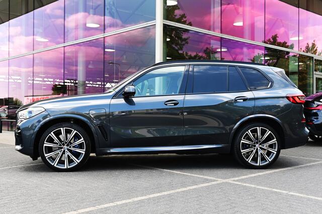 BMW X5 xDrive45e High Executive M Sport Automaat / Panoramadak / Trekhaak / Laserlight / Achteruitrijcamera / Sportstoelen / Comfort Access / Active Cruise Control