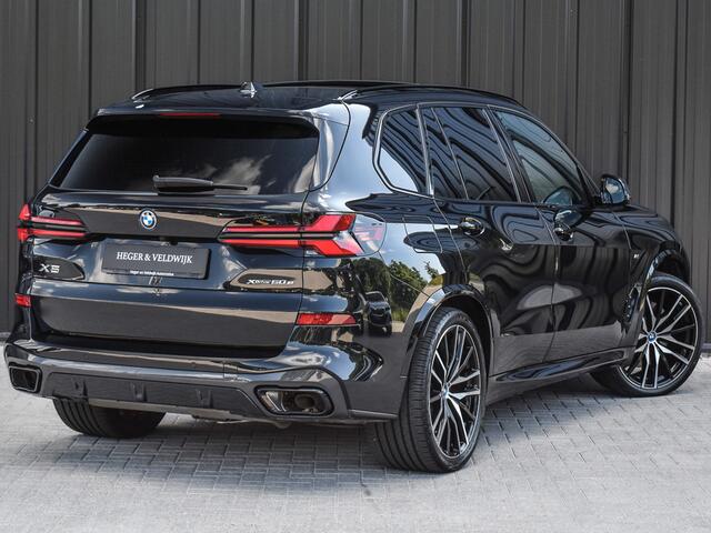 BMW X5 xDrive50e M-SPORT PRO | PANORAMADAK | CARBON INLEG | ACTIVE STEERING | M-STOELEN | MASSAGE STOELEN | STOEL VENTILATIE EN VERWARMING | HEAD UP | TREKHAAK ELEKTR. | AMBIENT AIR | DRIVING ASSISTANT PROFESSIONAL | AMBIENT SFEERVERLICHTING