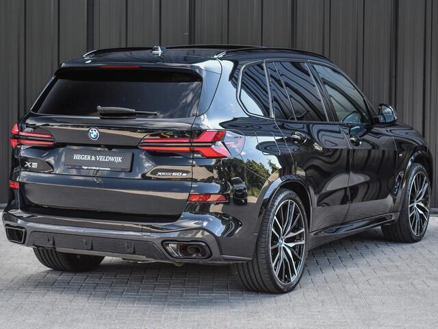 BMW X5 xDrive50e M-SPORT PRO | PANORAMADAK | CARBON INLEG | ACTIVE STEERING | M-STOELEN | MASSAGE STOELEN | STOEL VENTILATIE EN VERWARMING | HEAD UP | TREKHAAK ELEKTR. | AMBIENT AIR | DRIVING ASSISTANT PROFESSIONAL | AMBIENT SFEERVERLICHTING