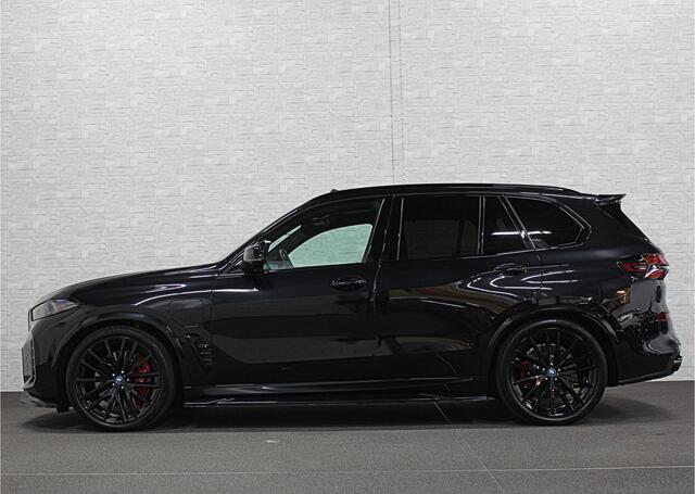 BMW X5 50e M-Sport Pro Performance | 360 View | Massage & Ventilatie | ACC | Individual Leder | Pano | Head-Up | 4-Zone Clima | 22'' | Stoelverwarming V+A | Laser-LED | 2x Memory | Keyless-Entry | Trekhaak | Comfortstoelen | Beker Koeling+Verwarming | Stuurverwa