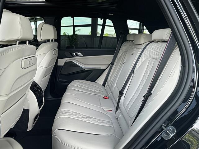 BMW X5 50e M-Sport Pro Performance | 360 View | Massage & Ventilatie | ACC | Individual Leder | Pano | Head-Up | 4-Zone Clima | 22'' | Stoelverwarming V+A | Laser-LED | 2x Memory | Keyless-Entry | Trekhaak | Comfortstoelen | Beker Koeling+Verwarming | Stuurverwa