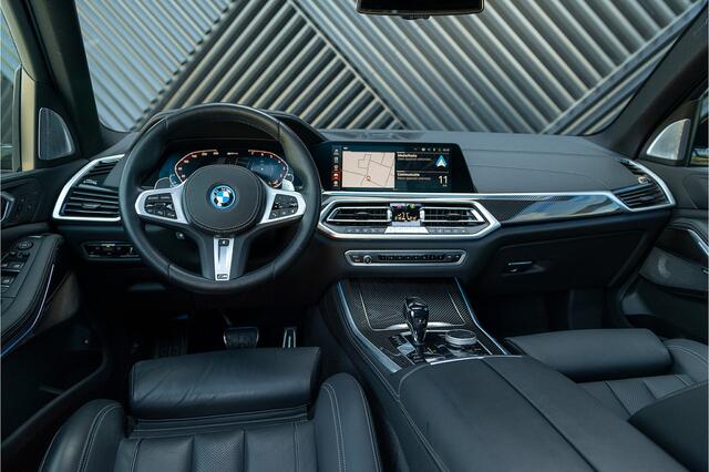 BMW X5 xDrive45e M-Sport ACC Pano 360 Bowers&Wil Achterasbestr. Softcl. Carbon Laser Head up Trekhaak