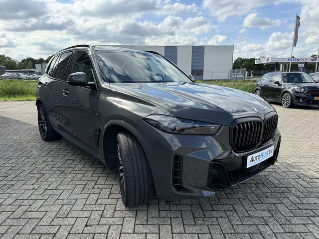 BMW X5 xDrive50e M Sport Pro Skylounge Panoramadak Trekhaak Carbon Interieurlijsten M Sport Zetels Iconic Glow Grill Harman-Kardon 22 Inch Softclose stoelventilatie Head-Up Display Keyless Entry
