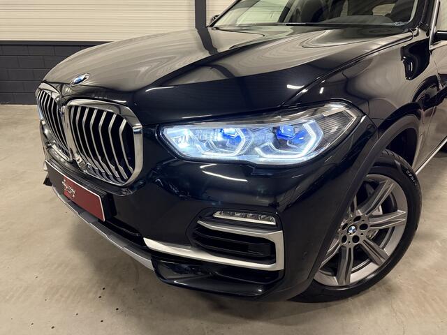 BMW X5 xDrive45e High Exe PANO/H&K/TREKHAAK/LASER/INDIVIDUAL-LEER/HEAD-UP/ACC/MEMORY+VENTILATIE/360CAMERA/ACTIVE-STEERING/BLACK-SAPPHIRE/VOLLEDIGE BMW DEALER OH HISTORIE,NET OH BEURT GEHAD