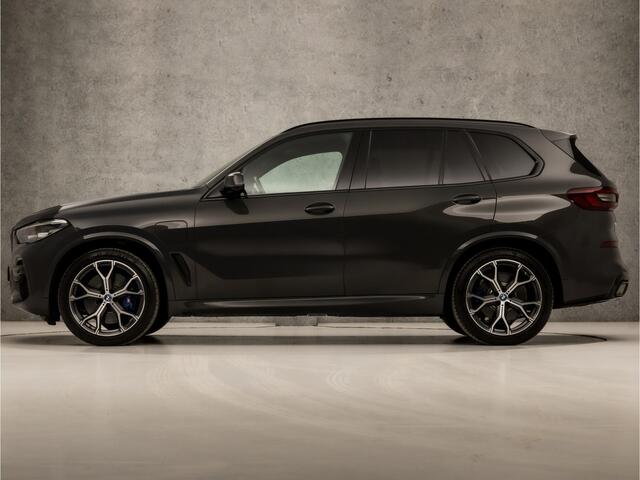 BMW X5 xDrive45e M Sport High Executive 395Pk Automaat (DRAVITGRAU, SKYLOUNGE PANORAMADAK, PARFUM IN VENTILATIE, COMFORT ZETELS, STOELKOELING, LUCHTVERING, ELEK ACHTERKLEP, HEAD-UP DISPLAY, SOFT CLOSE, 360 CAMERA, APPLE CARPLAY, NI