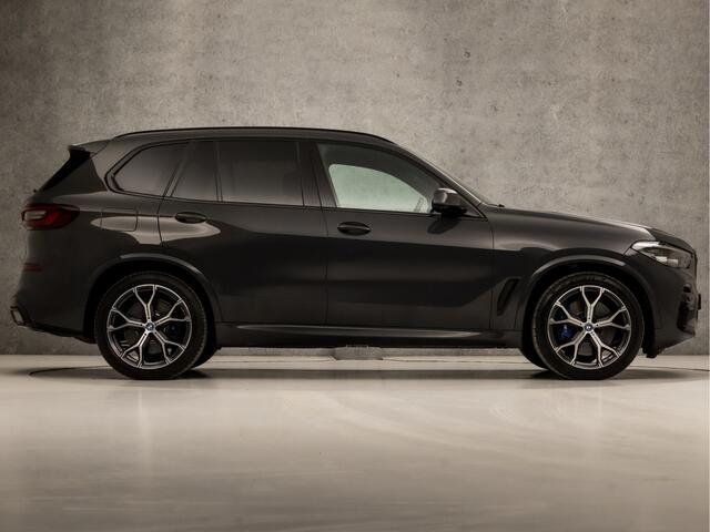 BMW X5 xDrive45e M Sport High Executive 395Pk Automaat (DRAVITGRAU, SKYLOUNGE PANORAMADAK, PARFUM IN VENTILATIE, COMFORT ZETELS, STOELKOELING, LUCHTVERING, ELEK ACHTERKLEP, HEAD-UP DISPLAY, SOFT CLOSE, 360 CAMERA, APPLE CARPLAY, NI