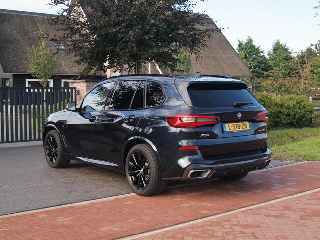 BMW X5 xDrive45e High Executive | M-Pakket | Glazen Panorama-dak | Camera | NL-Auto |