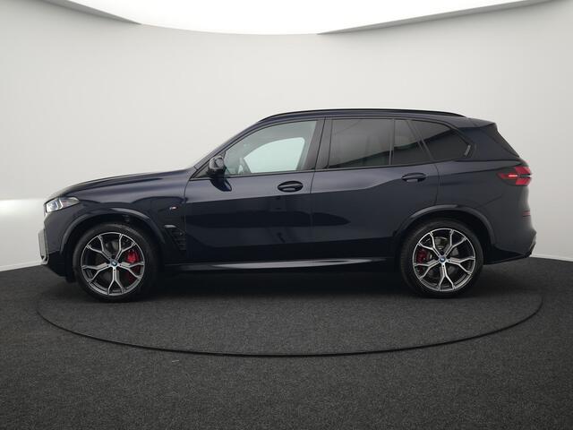 BMW X5 xDrive50e M Sport Plug In Hybrid 490pk Dealer O.H PHEV | Head Up | 360 Camera | Adaptive Cruise | Lederen Comfortstoelen Memory & Verwarmd | Apple Carplay | Widescreen Navigatie | Carbon Interieur | Luchtvering | Front Assist |