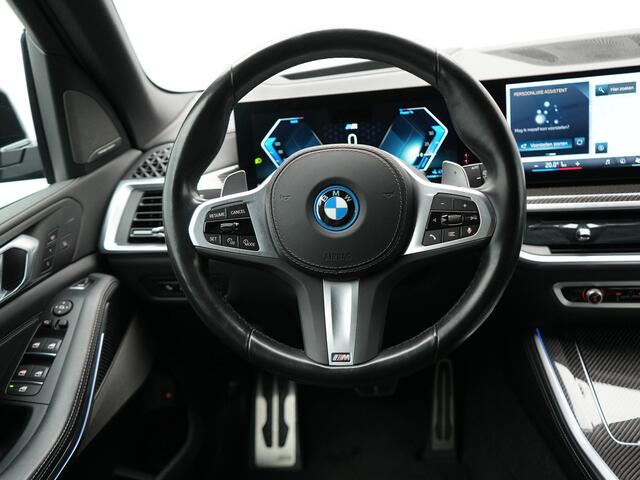 BMW X5 xDrive50e M Sport Plug In Hybrid 490pk Dealer O.H PHEV | Head Up | 360 Camera | Adaptive Cruise | Lederen Comfortstoelen Memory & Verwarmd | Apple Carplay | Widescreen Navigatie | Carbon Interieur | Luchtvering | Front Assist |