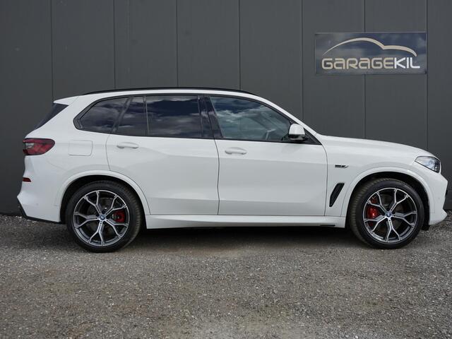 BMW X5 xDrive45e High Executive M-Sport pakket / 1ste eigenaar / Dealer onderh. / CraftedClarity / Pano / M-Sportremmen / Trekhaak zwenkbaar / Comfort-stoelen