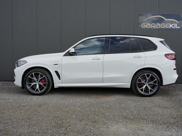 BMW X5 xDrive45e High Executive M-Sport pakket / 1ste eigenaar / Dealer onderh. / CraftedClarity / Pano / M-Sportremmen / Trekhaak zwenkbaar / Comfort-stoelen