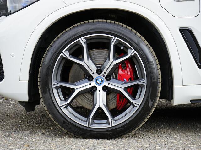 BMW X5 xDrive45e High Executive M-Sport pakket / 1ste eigenaar / Dealer onderh. / CraftedClarity / Pano / M-Sportremmen / Trekhaak zwenkbaar / Comfort-stoelen