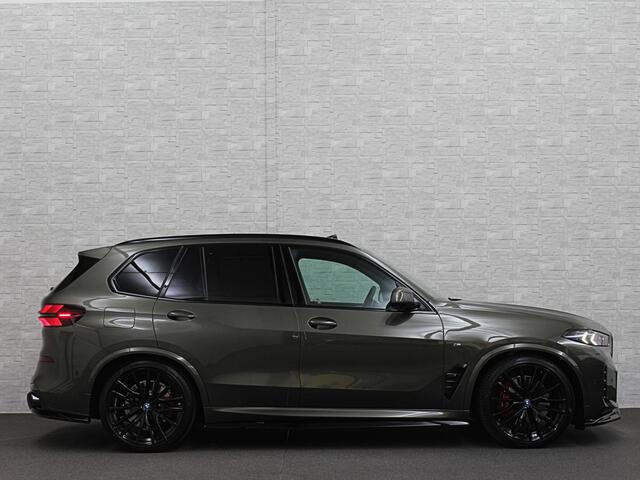 BMW X5 50e M-Sport Pro | 360 Camera | ACC | Panorama | Massage | Individual Leder | Soft-Close | 4-Zone Clima | Head-Up | Manhattan Green | Harman-Kardon | Stoelventilatie | Trekhaak | Luchtvering | Stoelverwarming V+A | Keyless-Entry | Memory | Iconic-Glow | Co