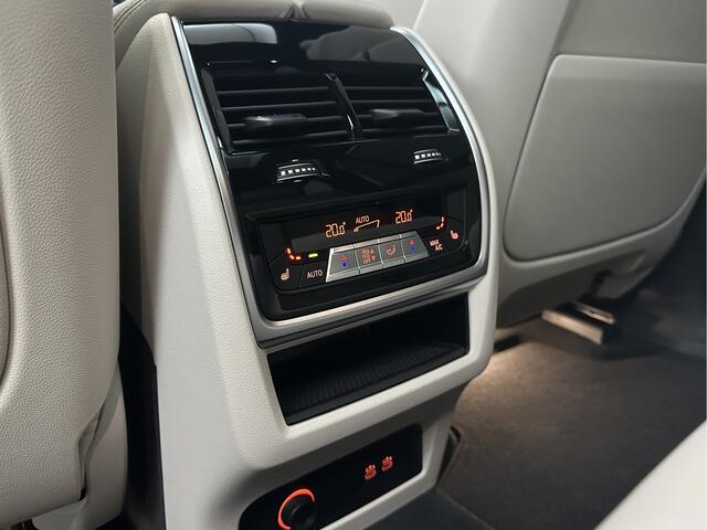 BMW X5 50e M-Sport Pro | 360 Camera | ACC | Panorama | Massage | Individual Leder | Soft-Close | 4-Zone Clima | Head-Up | Manhattan Green | Harman-Kardon | Stoelventilatie | Trekhaak | Luchtvering | Stoelverwarming V+A | Keyless-Entry | Memory | Iconic-Glow | Co