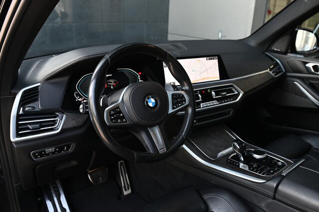 BMW X5 xDrive45e High Executive M Sport Automaat / Panoramadak / Trekhaak / Sportstoelen / Laserlight / Adaptief onderstel / Parking Assistant Plus / Head-Up / Gesture Control / Comfort Access