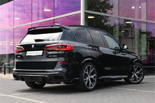 BMW X5 xDrive45e High Executive M Sport Automaat / Panoramadak / Trekhaak / Sportstoelen / Laserlight / Adaptief onderstel / Parking Assistant Plus / Head-Up / Gesture Control / Comfort Access