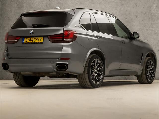 BMW X5 xDrive40e M-Sport iPerformance High Executive 313Pk Automaat (PANORAMADAK, M PAKKET, LUCHTVERING, MEMORY SEATS, SFEERVERLICHTING, ADAPTIVE CRUISE, HEAD-UP DISPLAY, GROOTLICHTASSISTENT, GETINT GLAS, NIEUWE APK, NIEUWSTAAT)