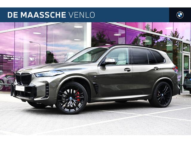 BMW X5 xDrive50e High Executive M Sport Automaat / Panoramadak / Trekhaak / Soft-Close / Adaptief onderstel / Parking Assistant Professional / Comfort Access / Adaptieve LED / Harman Kardon
