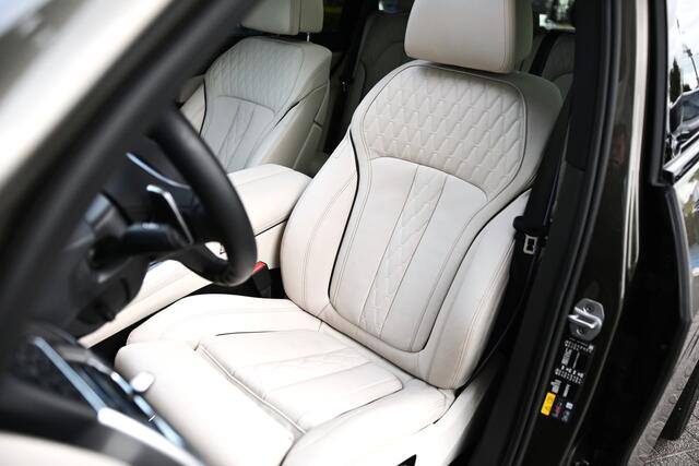 BMW X5 xDrive50e High Executive M Sport Automaat / Panoramadak / Trekhaak / Soft-Close / Adaptief onderstel / Parking Assistant Professional / Comfort Access / Adaptieve LED / Harman Kardon
