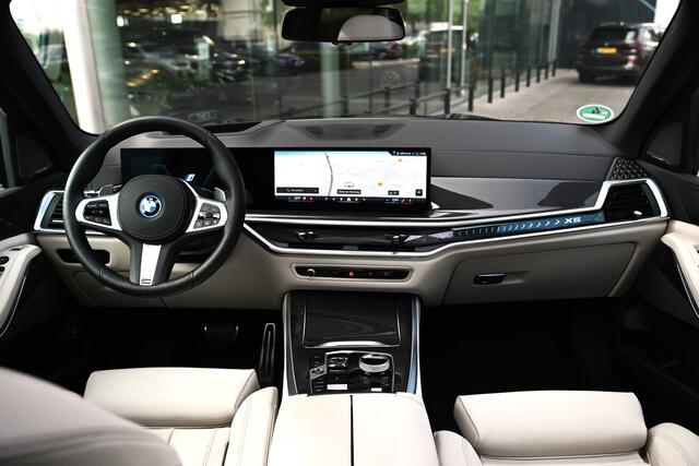 BMW X5 xDrive50e High Executive M Sport Automaat / Panoramadak / Trekhaak / Soft-Close / Adaptief onderstel / Parking Assistant Professional / Comfort Access / Adaptieve LED / Harman Kardon