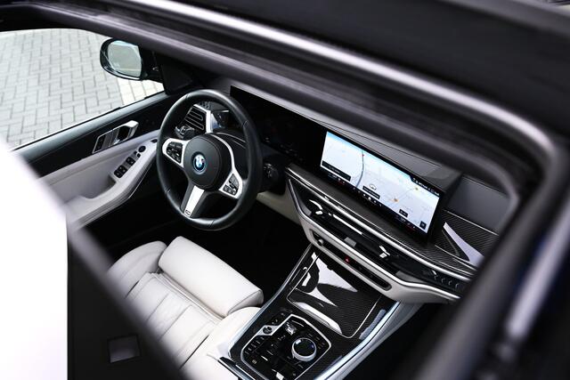 BMW X5 xDrive50e High Executive M Sport Automaat / Panoramadak / Trekhaak / Soft-Close / Adaptief onderstel / Parking Assistant Professional / Comfort Access / Adaptieve LED / Harman Kardon