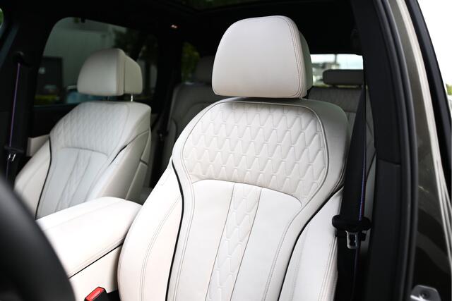 BMW X5 xDrive50e High Executive M Sport Automaat / Panoramadak / Trekhaak / Soft-Close / Adaptief onderstel / Parking Assistant Professional / Comfort Access / Adaptieve LED / Harman Kardon