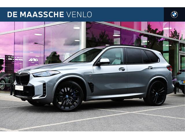 BMW X5 xDrive50e High Executive M Sport Automaat / Panoramadak / Trekhaak / Sportstoelen / Soft-Close / Parking Assistant Professional / Adaptief onderstel / Adaptieve LED / Harman Kardon