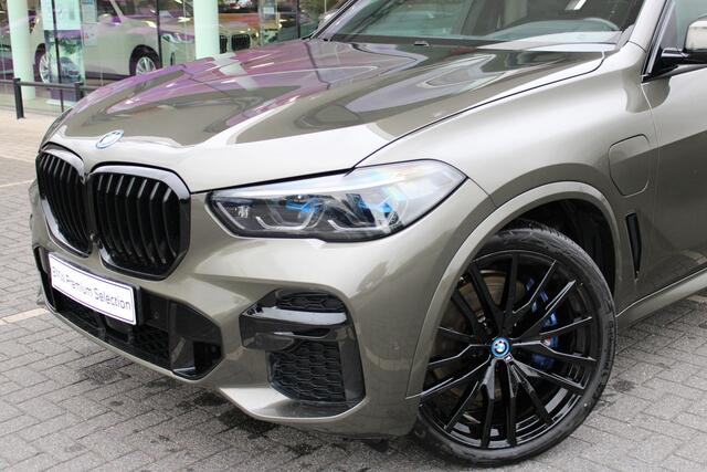 BMW X5 xDrive45e High Executive M Sport Automaat / Panoramadak / Adaptief onderstel / Stoelventilatie / Soft-Close / Laserlight / Massagefunctie / Bowers & Wilkins / Head-Up