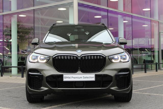 BMW X5 xDrive45e High Executive M Sport Automaat / Panoramadak / Adaptief onderstel / Stoelventilatie / Soft-Close / Laserlight / Massagefunctie / Bowers & Wilkins / Head-Up