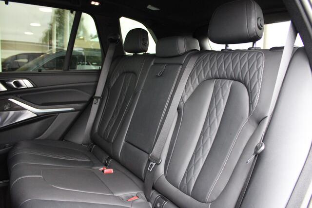 BMW X5 xDrive45e High Executive M Sport Automaat / Panoramadak / Adaptief onderstel / Stoelventilatie / Soft-Close / Laserlight / Massagefunctie / Bowers & Wilkins / Head-Up