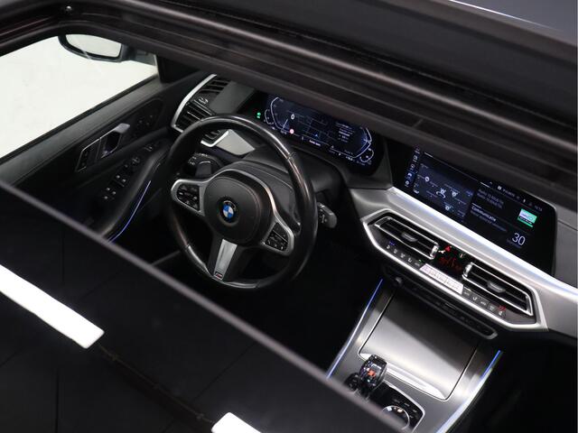 BMW X5 xDrive45e High Executive M Sport [SCHUIFKANTELDAK, TREKHAAK INKLAPBAAR, APPLE CARPLAY, ANDROID, MEMORY SEATS, 360 CAMERA, HEAD-UP, VOL LEDER, STOELVERKOELING, STOELVERWARMING, NIEUWSTAAT]