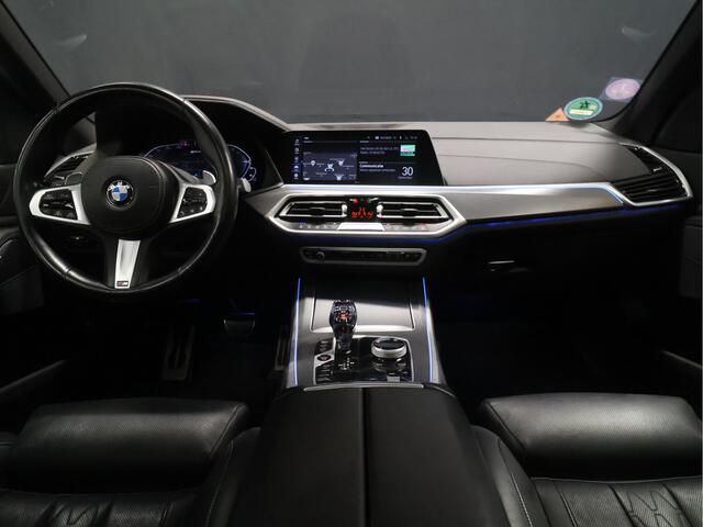 BMW X5 xDrive45e High Executive M Sport [SCHUIFKANTELDAK, TREKHAAK INKLAPBAAR, APPLE CARPLAY, ANDROID, MEMORY SEATS, 360 CAMERA, HEAD-UP, VOL LEDER, STOELVERKOELING, STOELVERWARMING, NIEUWSTAAT]